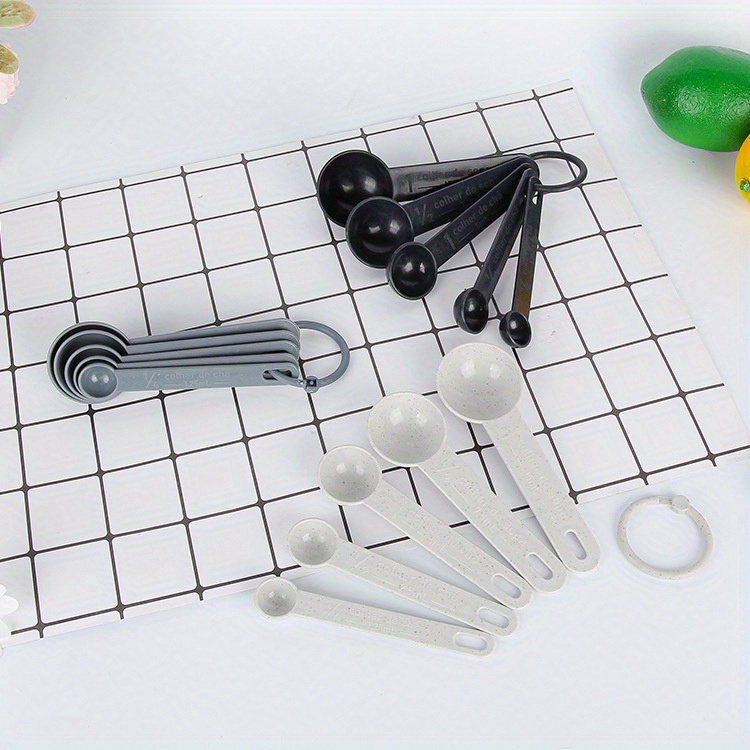 XINGSUI Ensemble de cuillères doseuses, 5 cuillères doseuses de couleurs de  différentes capacités, cuillères doseuses en plastique pour outils de  mesure de liquides et de poudres : : Cuisine et Maison