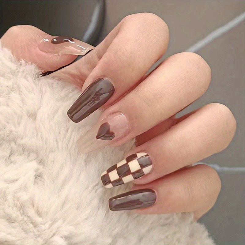Press-on Fake Nails With A Chocolate Checkerboard Design, Medium-length Heart-shaped Removable Tips, 24pcs
