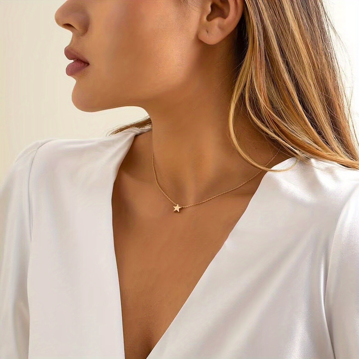 1pc, Collier Étoile Épaissi Simple Mode, Pendentif Collier Pentagramme, Chaîne De Clavicule De Collier De Première Qualité Pour Femme, Packs De Bijoux, Cadeaux De La Fête Des Mères, Cadeaux De La Fête Des Pères, Cadeaux De La Saint-Valentin, Cadeaux Danniversaire, Accessoires De Vêtements, Cadeaux De Festival détails 1