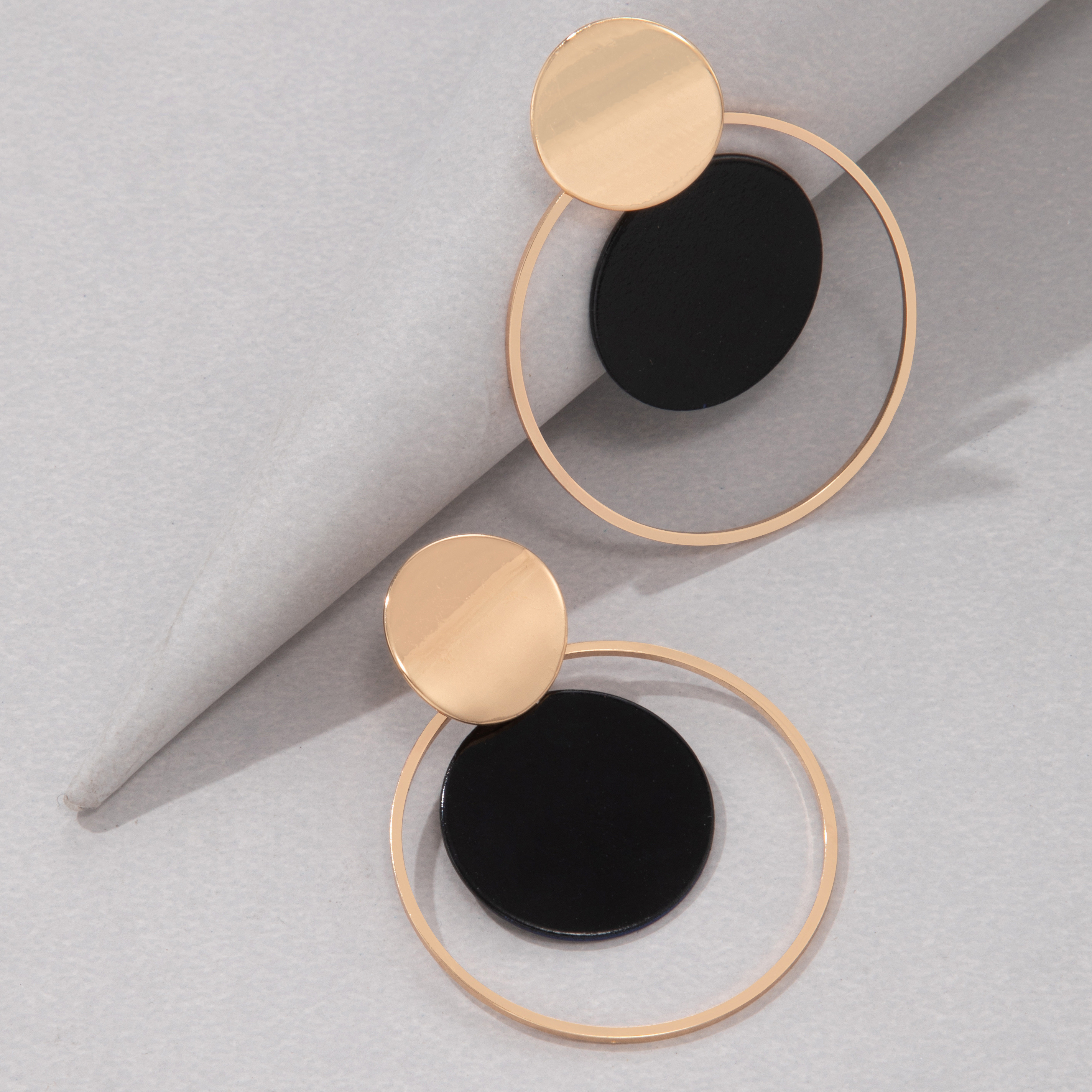 1 Pair Fashionable Trendy Minimalist Creative Round Geometric Metal Sequins Versatile Women's Earrings, Suitable For Dances, Parties, Gatherings, And Ramadan Gifts