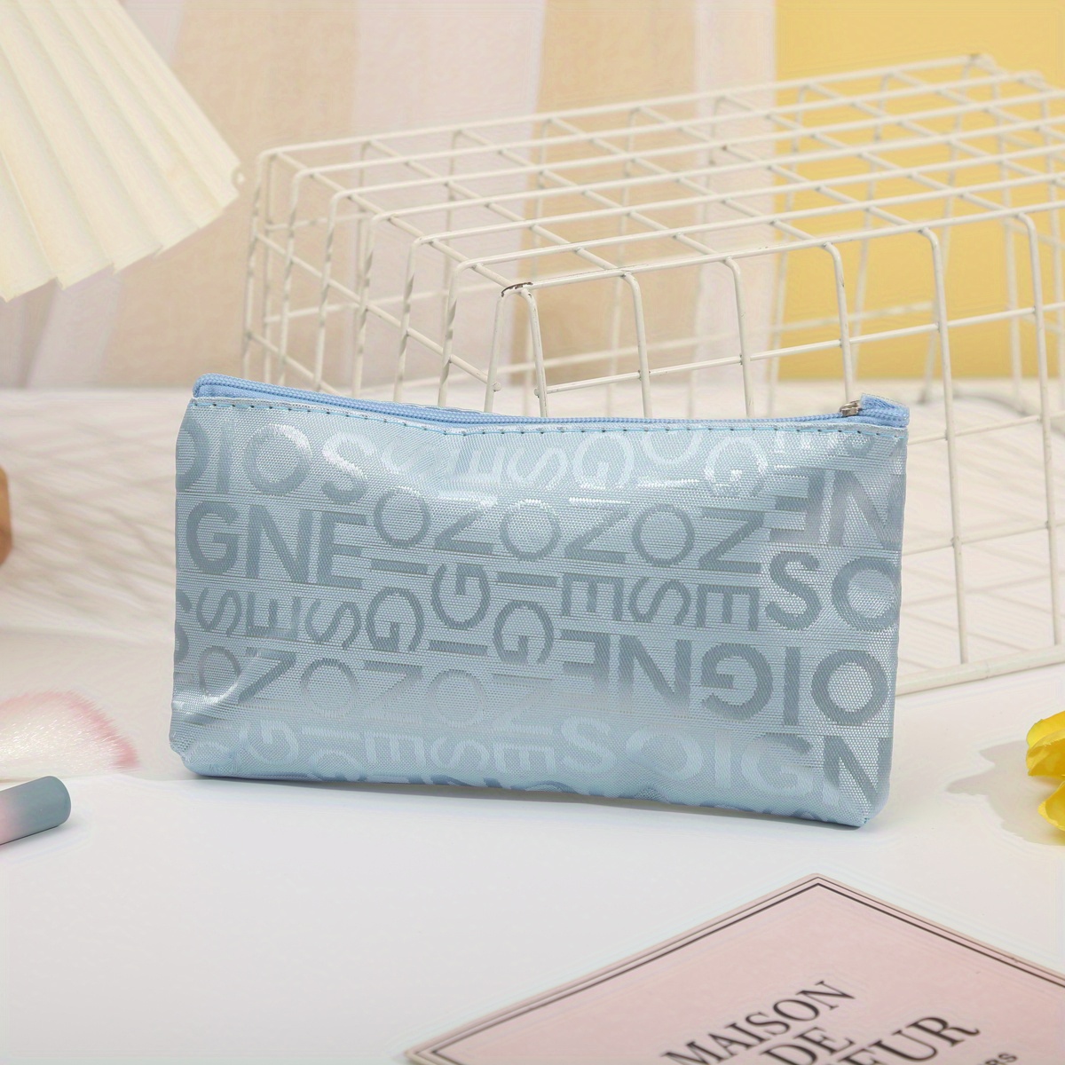 TEMU Bolsa de Maquillaje Jacquard Alfabeto, Estuche Compacto y Portátil para Pinceles y Lápiz Labial, Organizador de Cosméticos para Viaje