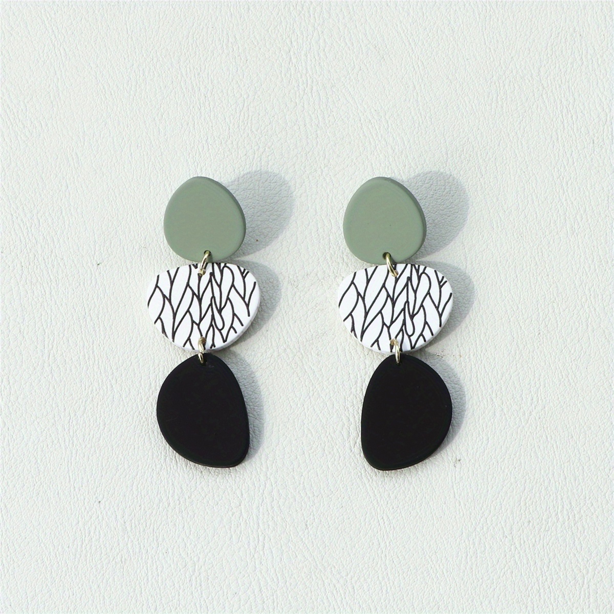 TEMU Light Color With Black Leaf Pattern Dangle Earrings Elegant Vacation Style Acrylic Jewelry Daily Casual