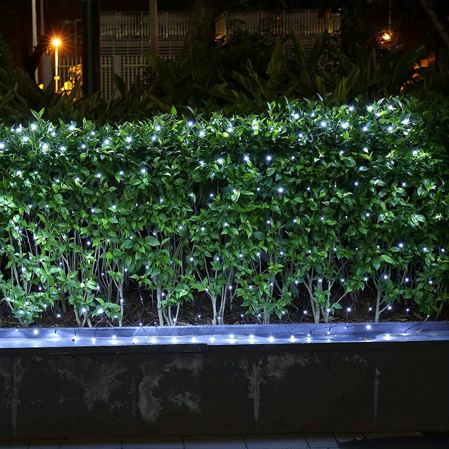 Cadena de luces solares de malla para exteriores, impermeable, 9.8 x 6.6  pies, 200 luces LED para envolver el árbol, cable verde oscuro, 8 modos de
