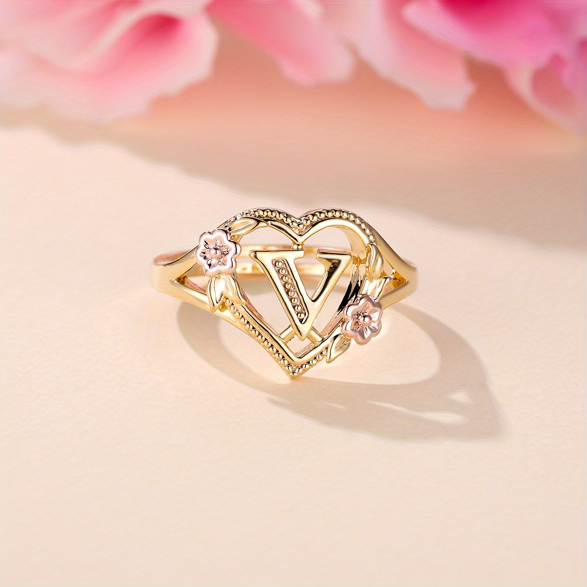 LOUIS VUITTON. Anillo en forma de corazón trenzado chapa…