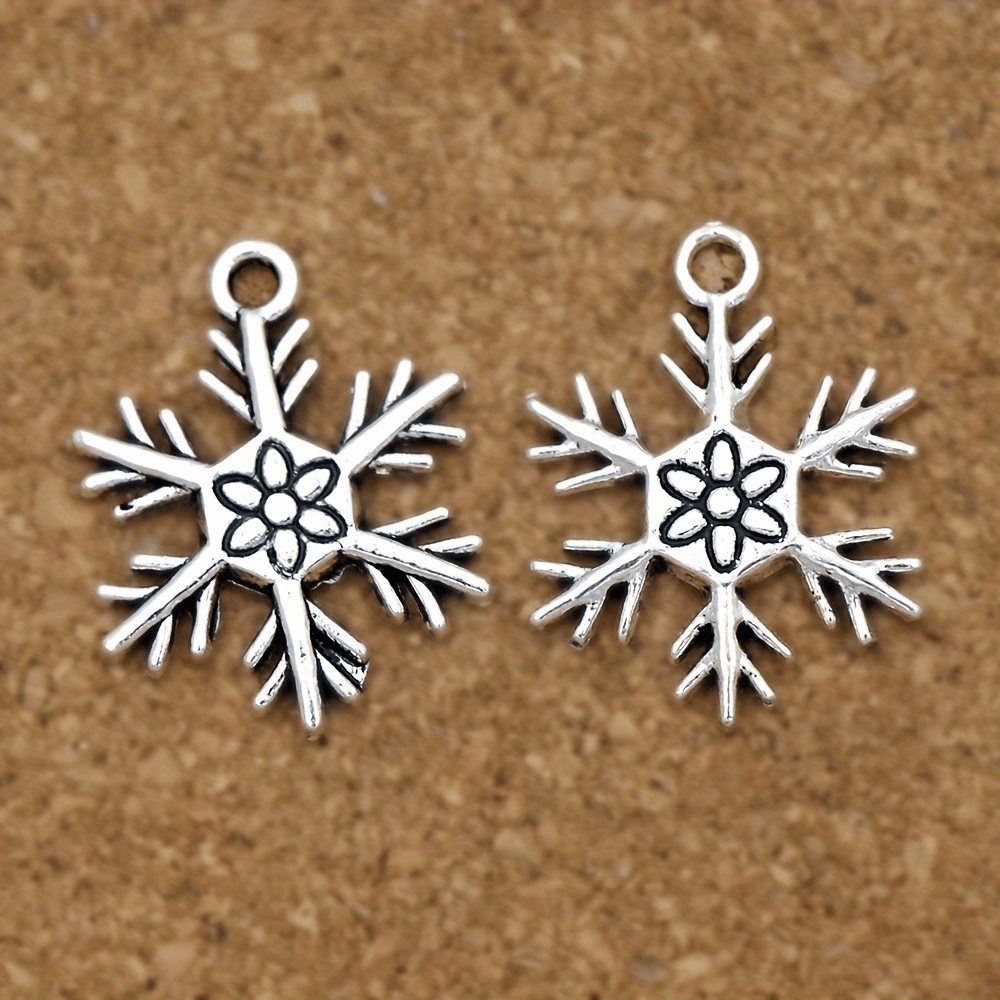 15pcs 4Styles Christmas Snowflake Charms Antique Silver Pendants Christmas Tree Pendant Mixed Craft Supplies Beads Pendants for Necklace Bracelet