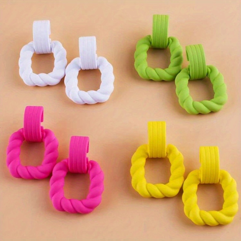 E-shop 4 Paare Bonbonfarbene hohle geometrische Form Hängeohrringe Niedlicher einfacher Stil Harzschmuck Täglich lässig