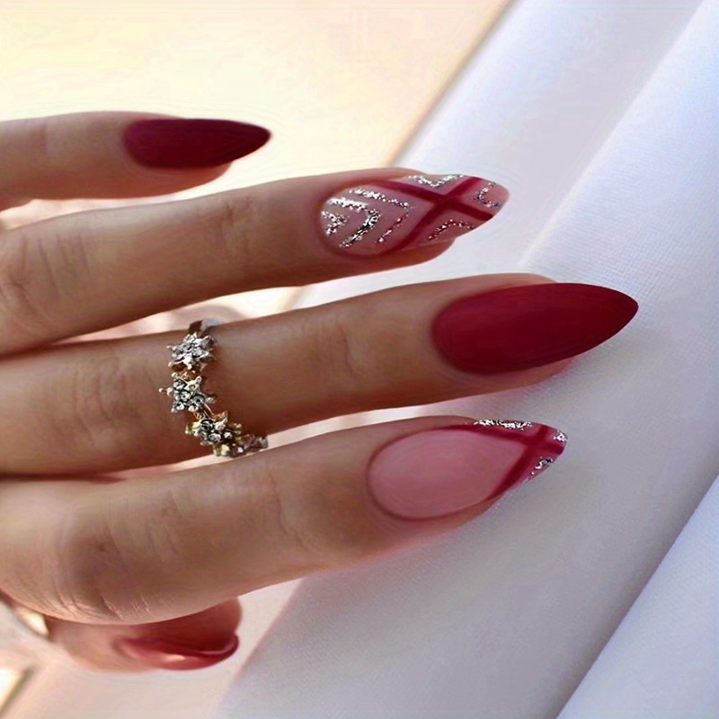 dark red nails with gems  Nägel design rot, Nägel inspiration, Nägel mit  strass