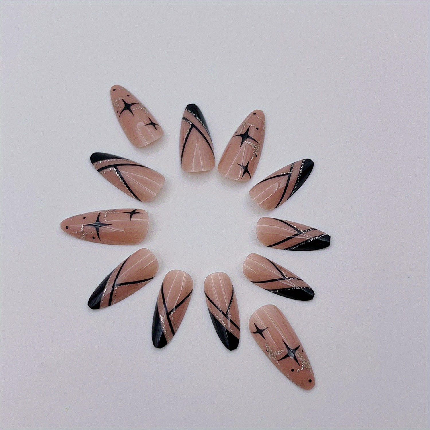 Künstliche Nägel Set – Kurze Fake Nails Mit Gold-Faden-Design, 24-teilig Inkl. Kleber
