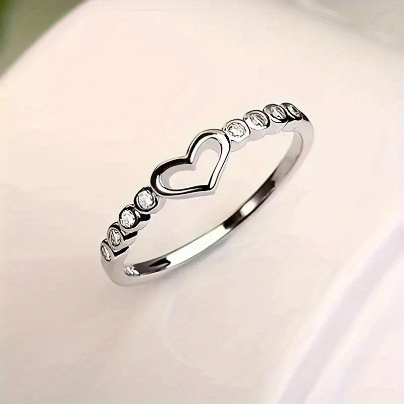 E-shop Kreatives Design Hohl Mikro Pave Synthetischer Zirkonia Herzring für Frauen Verlobung Hochzeit Täglich Casual Mode Geschenk