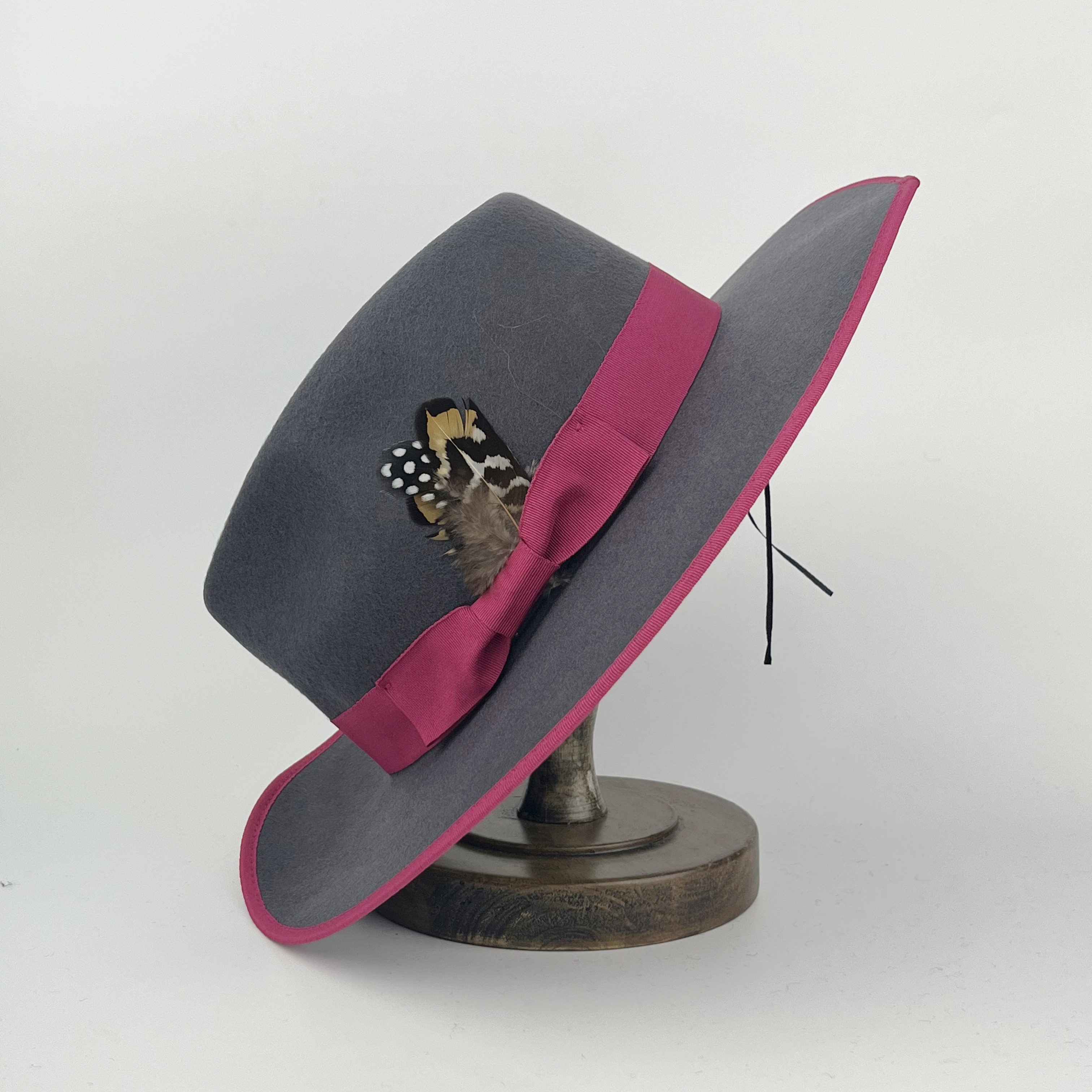  Sombrero clásico de lana de ala ancha de los hombres Fedora  sombrero clásico Trilby sombrero Jazz Cap con pluma, Rojo, talla única :  Ropa, Zapatos y Joyería