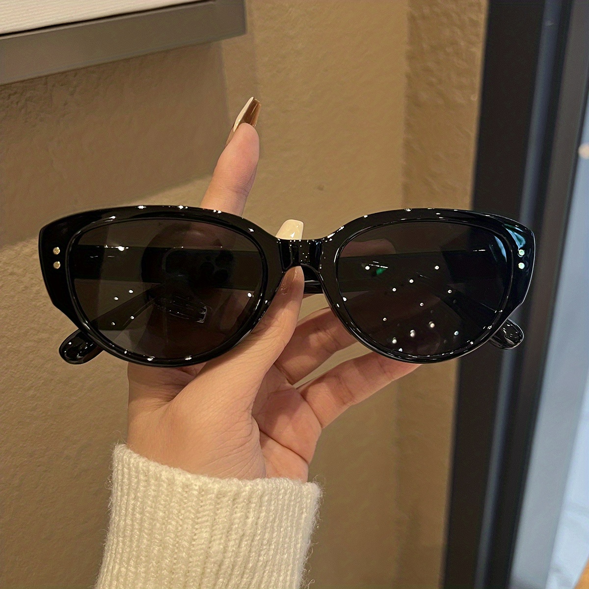 Cat Eye Fashion Sunglasses For Women Men Retro Rivet Aesthetic Uv400 Sun  Shades For Summer Beach Travel - Temu