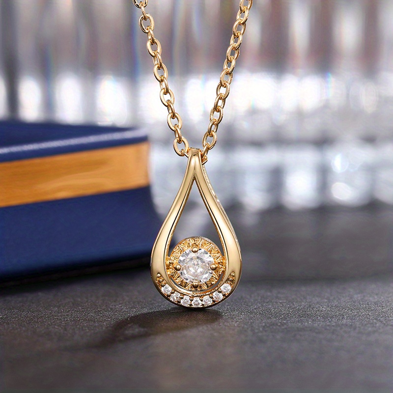 Zirconia Pendant Necklace In Temperament Round , Ideal For Bridal Proposals, Parties, And Anniversary Gifts.