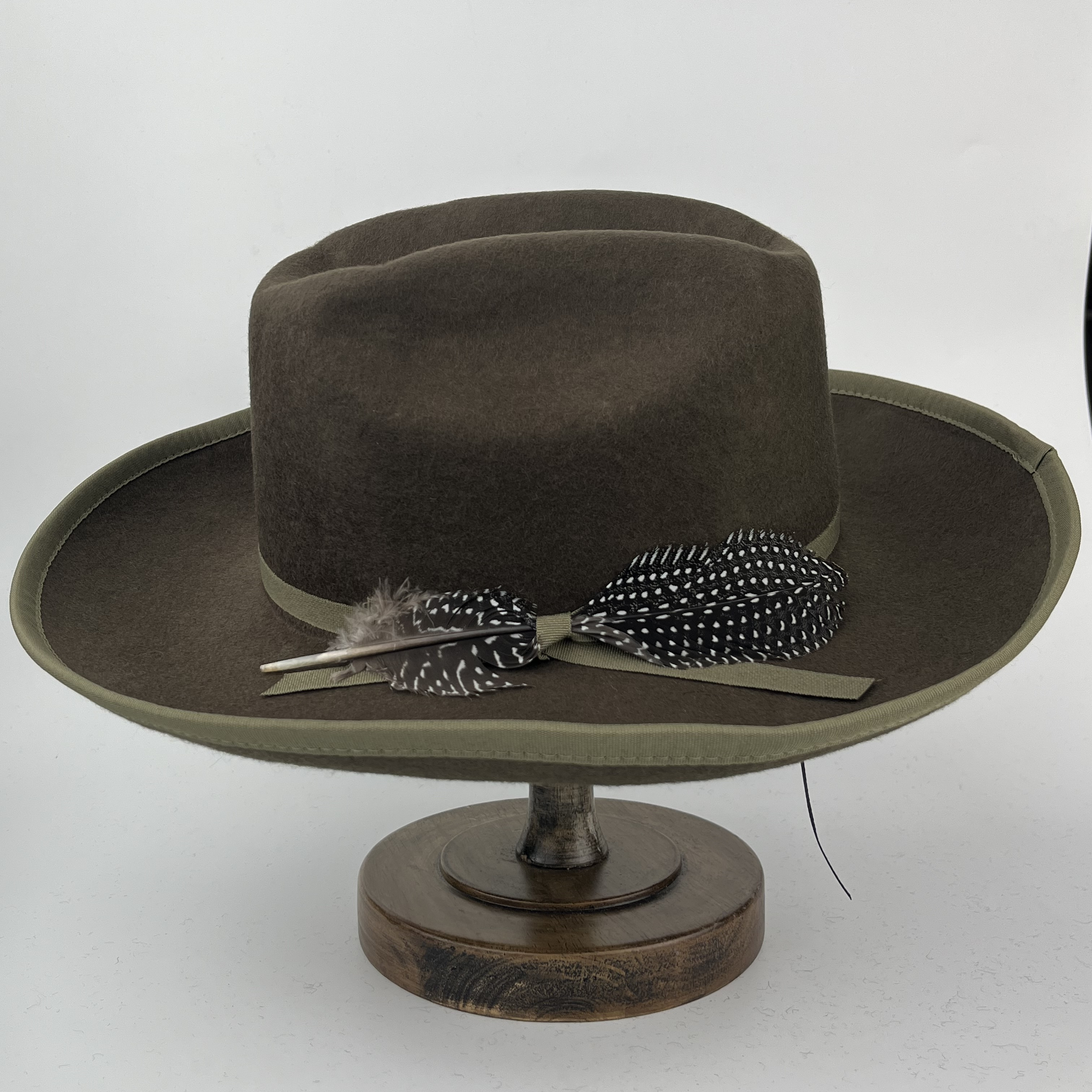 Large choix de chapeaux pour femme en feutre de laine. Taille