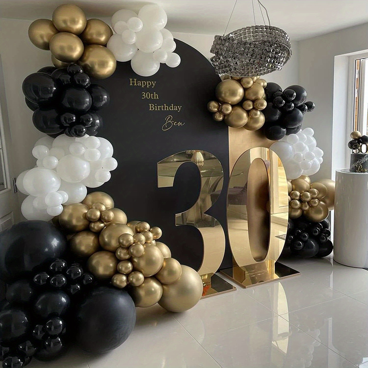 Rubfac Decoración de cumpleaños negro y dorado con 120 globos negros y  dorados, kit de guirnalda de globos negros y dorados, fondo de fotos para