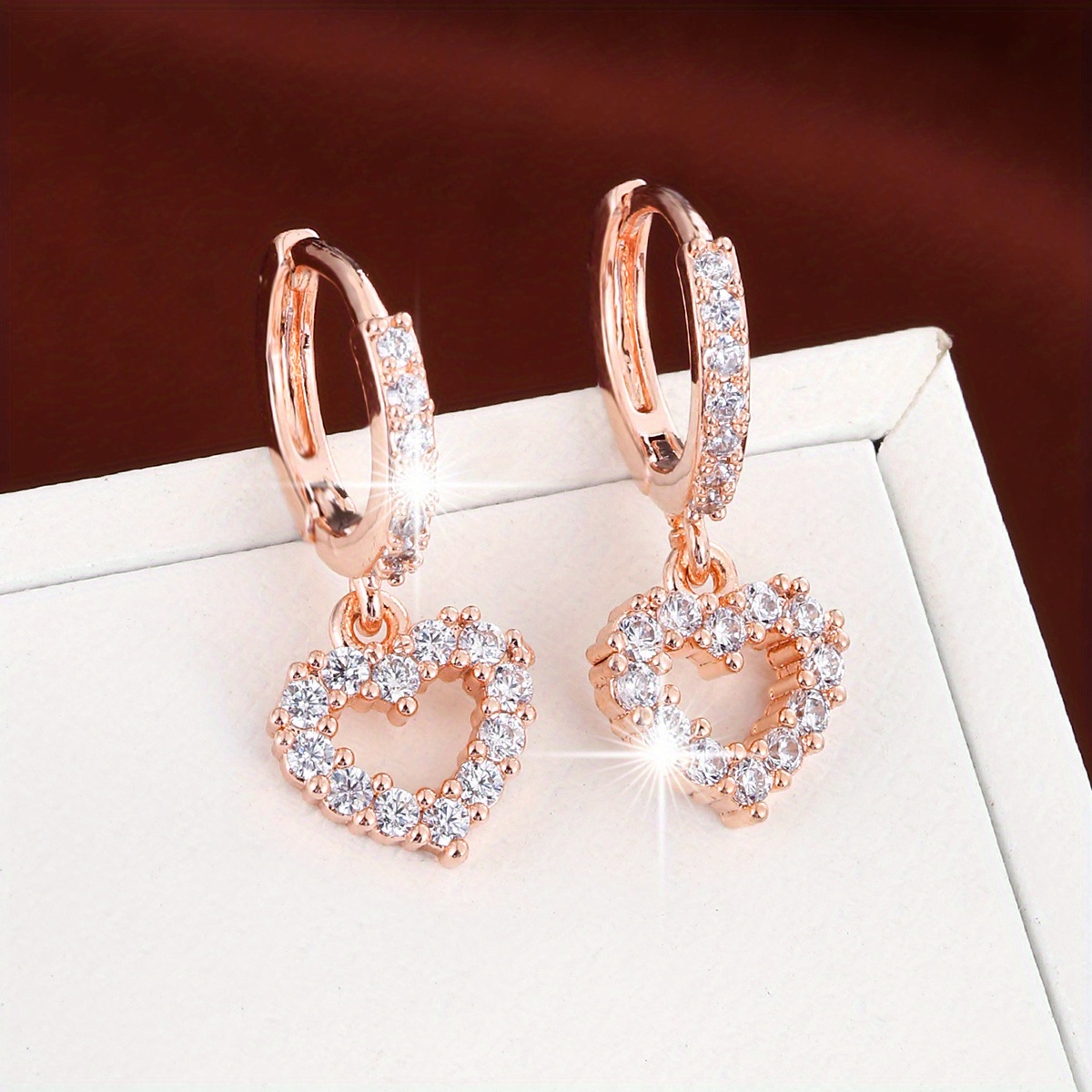 TEMU Colgante De Corazón Hueco Con Circonitas Brillantes, Pendientes Colgantes De Estilo Simple Y Moderno, Regalo Para Mujer.