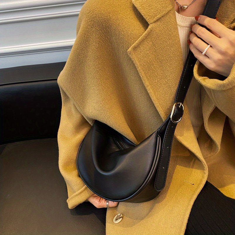 New Women's Solid PU Lightweight Flap Fashionable and Elegant Crossbody Bag