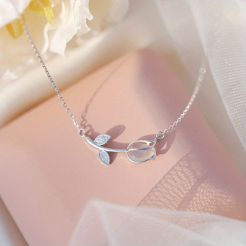 Trendy Silvery Tulip Pendant Necklace For Women: Luxury And Item