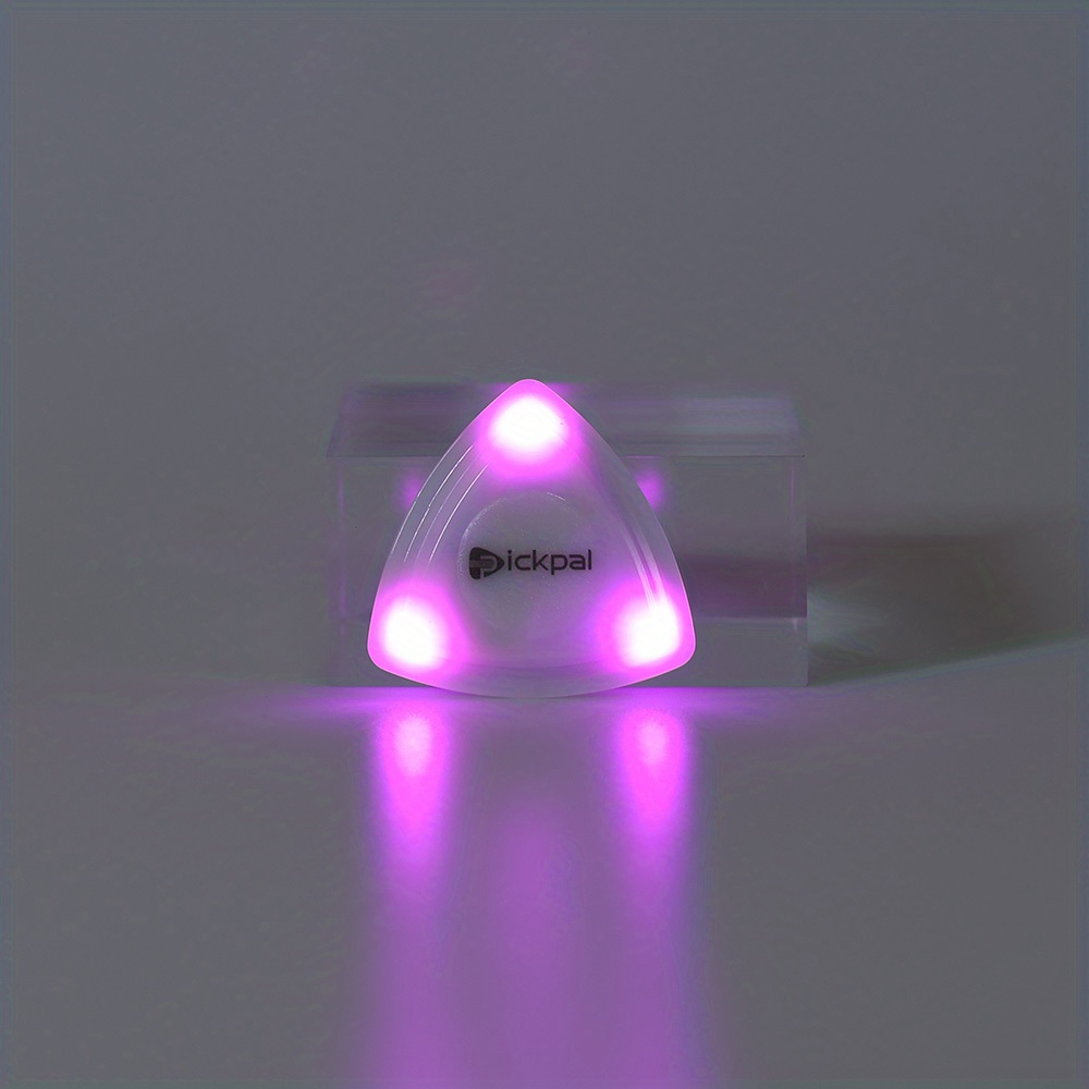 Médiator de guitare lumineux 2024, médiators de guitare uniques en  plastique avec lumière LED, médiators de rechange (A violet + B violet) :  : Instruments de musique et Sono