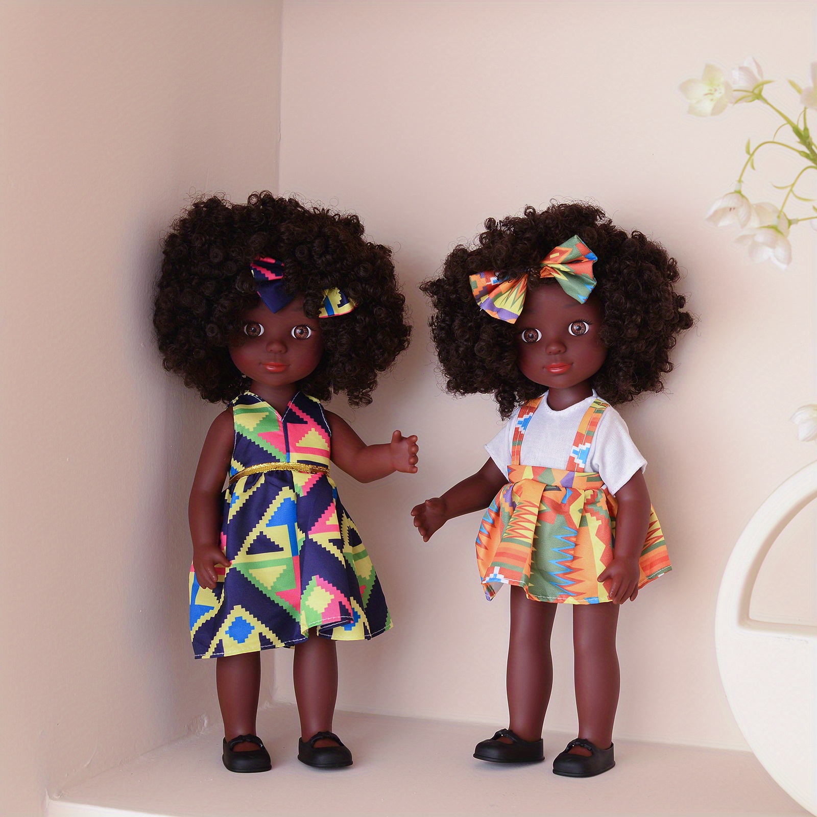 HOAYO Ensemble cadeau de 14 pièces pour poupée noire et poupée noire en  vinyle de 35,6 cm avec 1 ensemble de vêtements et chaussures, accessoires  pour cheveux, peigne, appareil photo, sac brillant