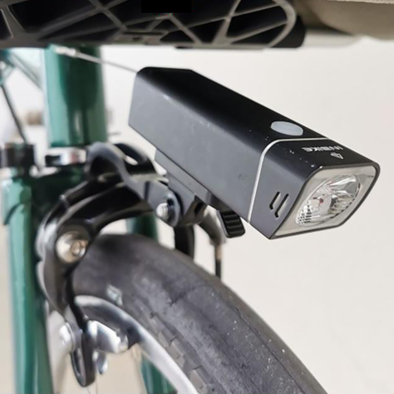 KBNIAN 2 Stück Fahrradlicht Halterung 360 Grad Drehbare Fahrrad  Taschenlampe Halterung rutschfeste Taschenlampe Halter für Fahrradlenker  mit einem Durchmesser von 20-35mm (Schwarz) : : Sport & Freizeit