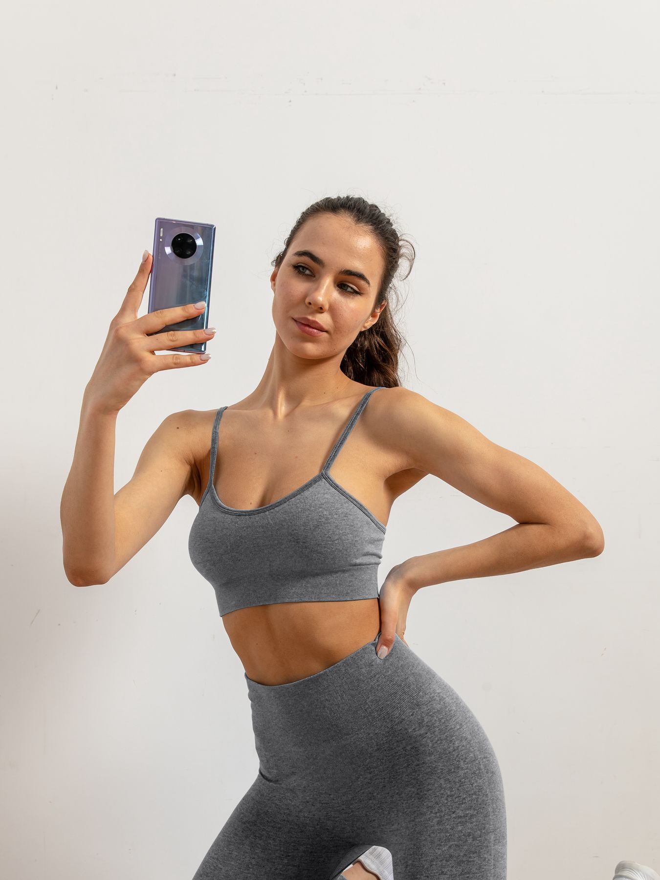 Solid Sports Bra & Leggings With Phone Pocket