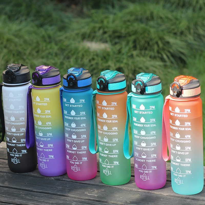Wasserflaschen mit Stroh - 2,3 Liter Gym Trinkflasche Zeit markiert  Tägliche Motivationa