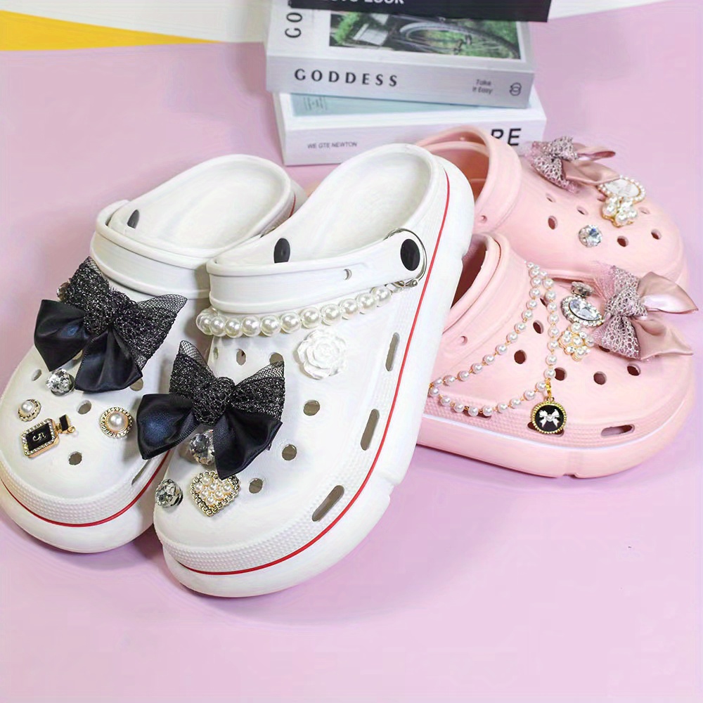  Flower Shoe Charms for Croc Clog Sandals,Designer Pearl Flower  Croc Charms for Girls Adults Women,Bling Pearl Croc Charms with Shoe  Chains,Cute Shoe Decoration Charms for Croc,Birthday Party Gifts : 服裝，鞋子和珠寶