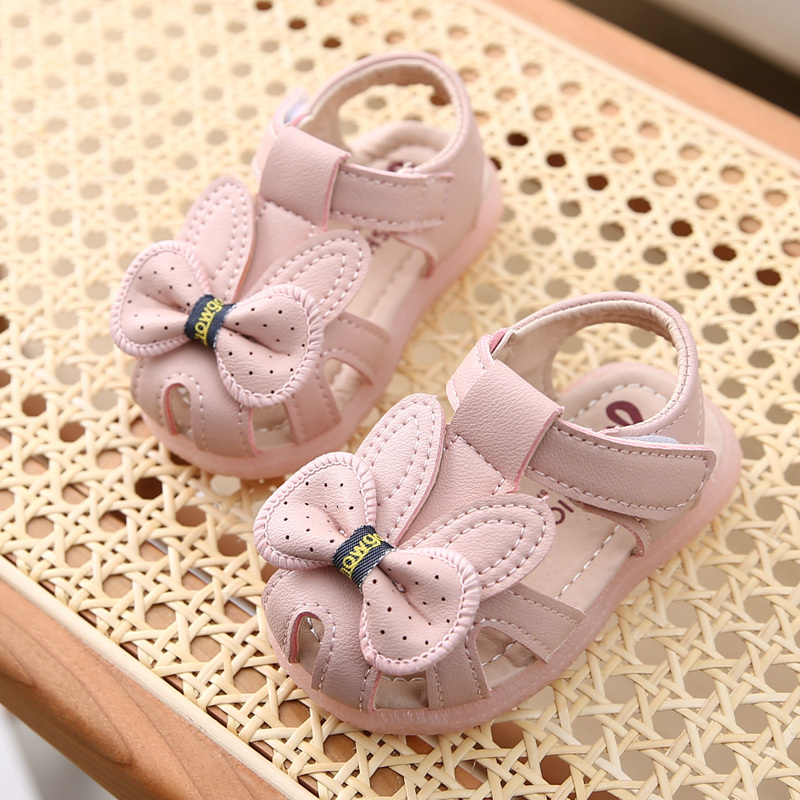 Sandales bébé fille avec décor lapin nœud papillon fermeture