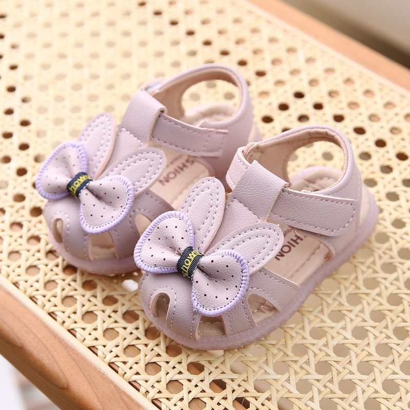 Sandales bébé fille avec décor lapin nœud papillon fermeture