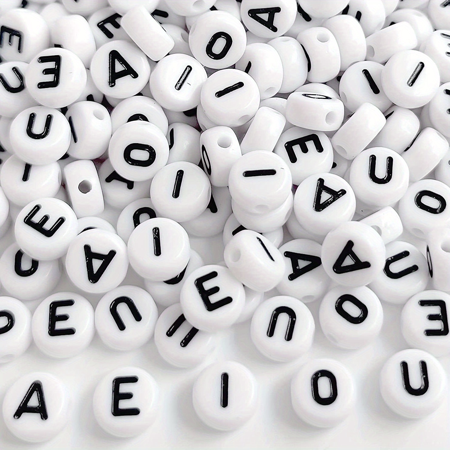  500PCS Acrylic Square Letter Beads Color Letter On White  Background for Jewelry Making Alphabet Beads for Bracelets Kit Letters  Beads for Necklace Making (Color Characters)