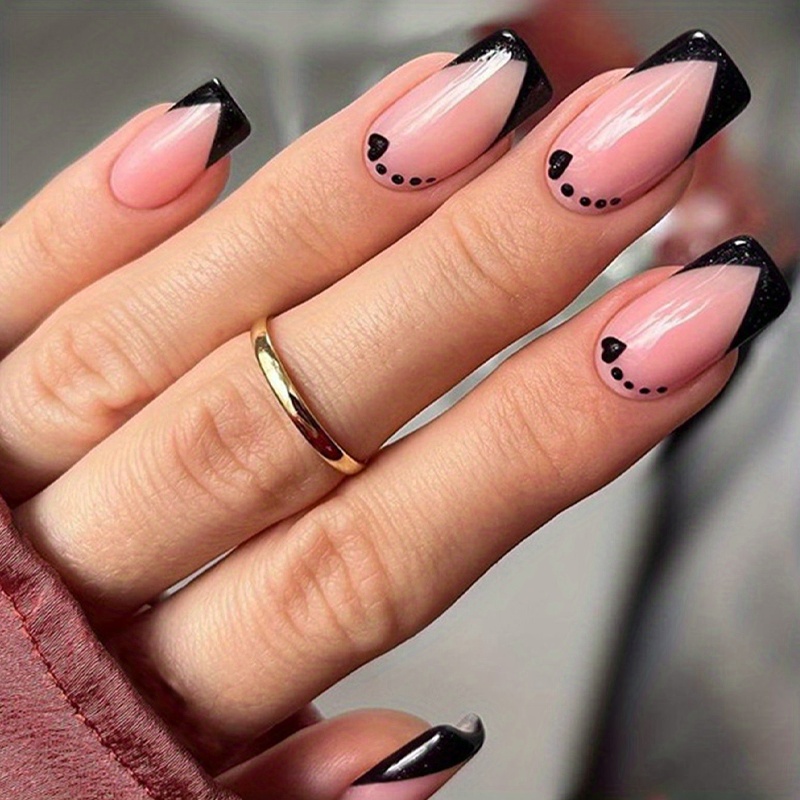 Prensa de punta francesa rosa negra en las uñas, corazones de aerógrafo /  uñas de almendra, uñas de ataúd, uñas cuadradas -  México