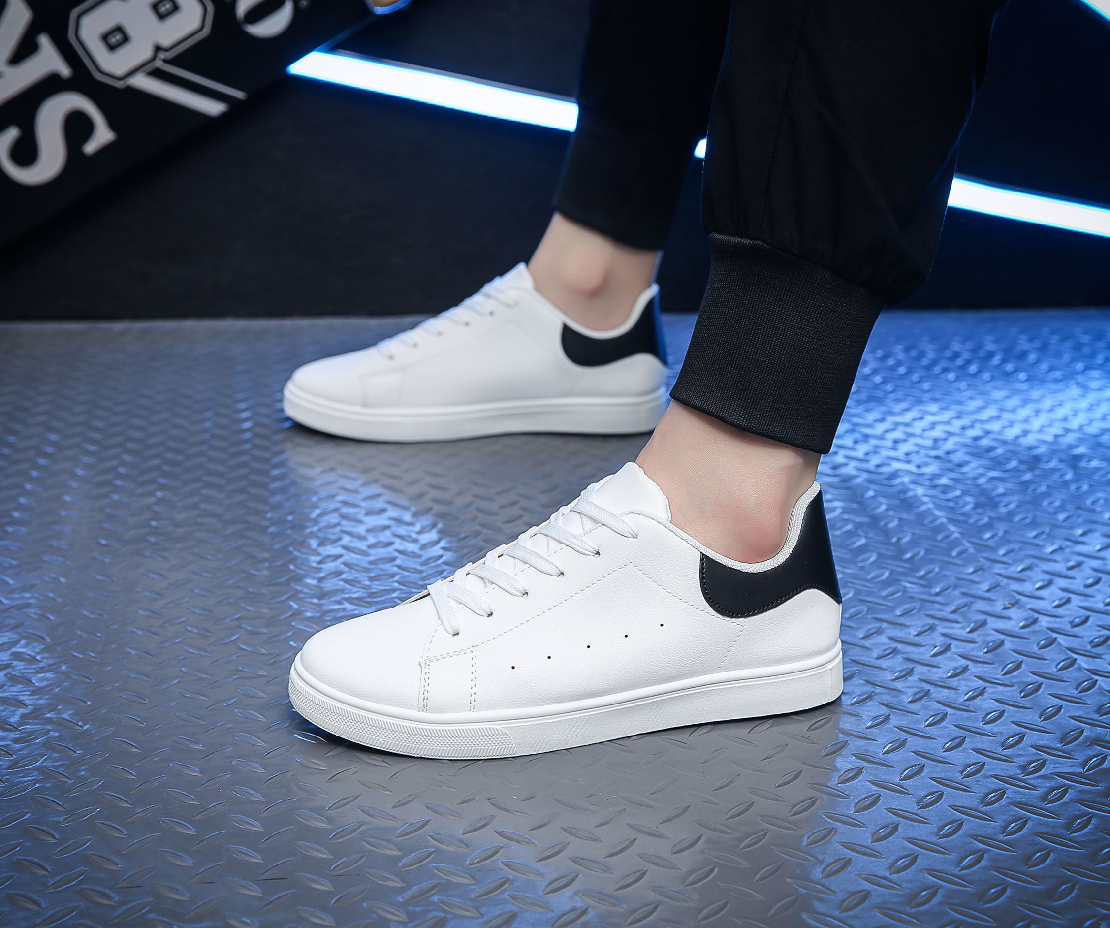 Las Zapatillas Blancas para Hombre con hype en 2023 🤍​  Psicomotricidad-fmedShops