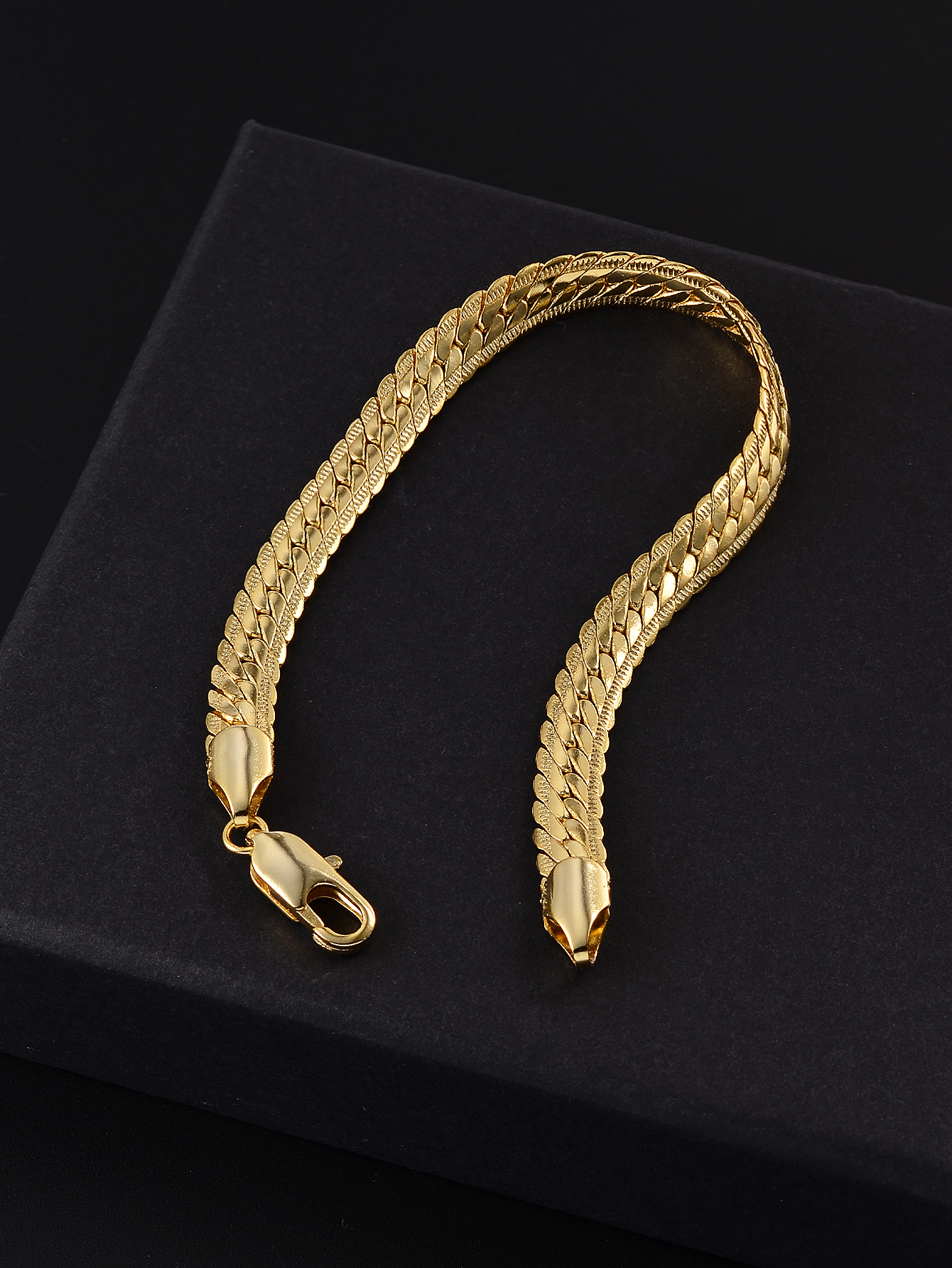 Fashion Light Luxury Embossed Flat Chain Bracelet Bangle Hand Jewelry  Plated Fashion Chain Bracelet For Women Men