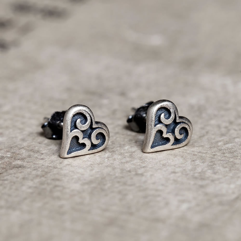 1pc Vintage Creative Pattern Love Earrings Gothic Punk Earrings For Women Men Fashion Party Earrings Day Gift