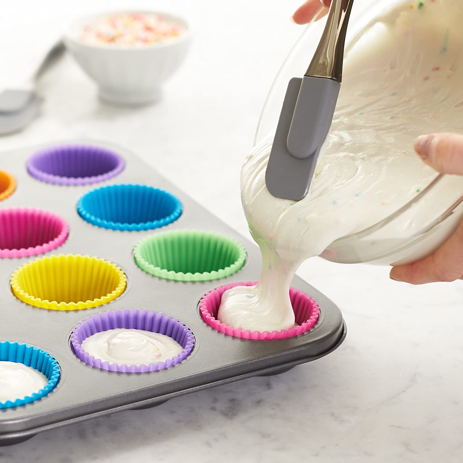 48 Pezzi Stampo per Muffin in Silicone, Pirottini per Muffin  Riutilizzabili, Silicone Fodera del Bigné Cuocere Stampo per Dolci,  Coppette Cupcake, Friggitrice ad Aria Teglia, Teglia (Complicato) :  : Casa e cucina