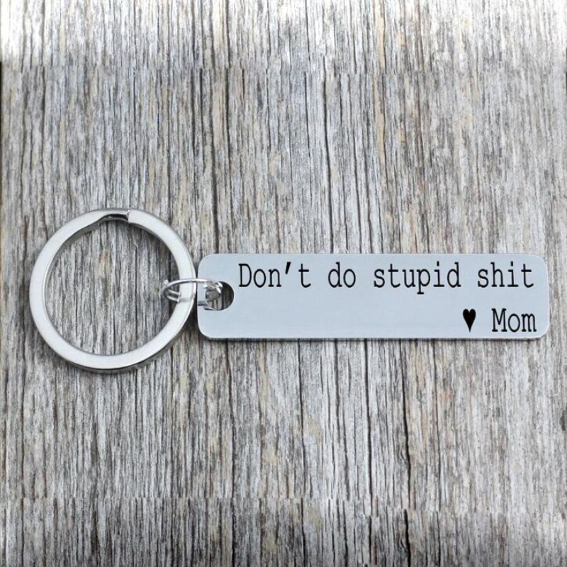 1pc Funny Gift Don't Do Stupid Shit Love Mom Keychain Gift From Mom Gift  For Teenagers