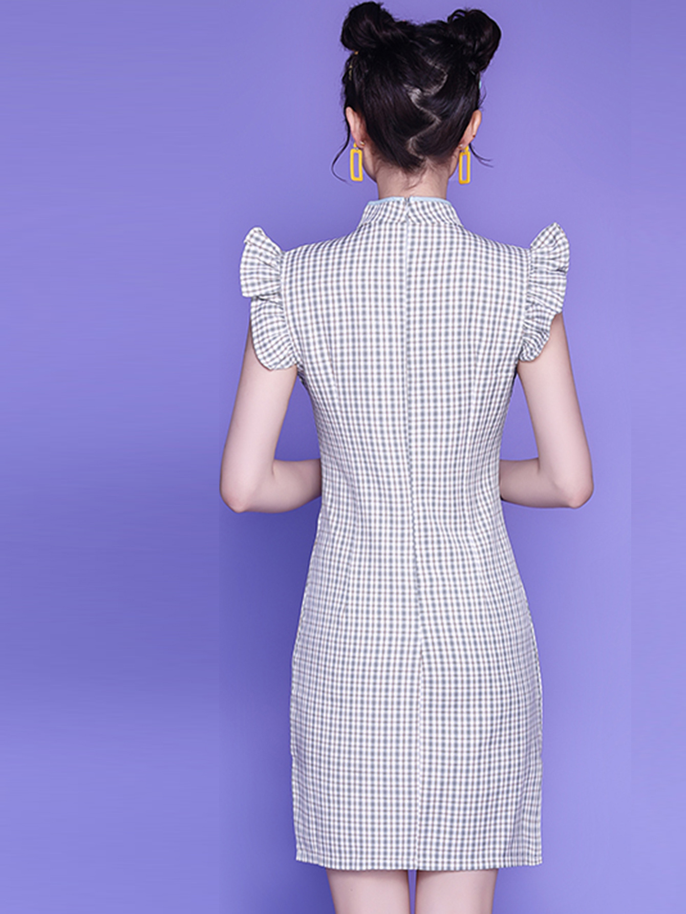 Vestidos de chiffon con escote en V y tirantes decorados con cuentas Mandarina