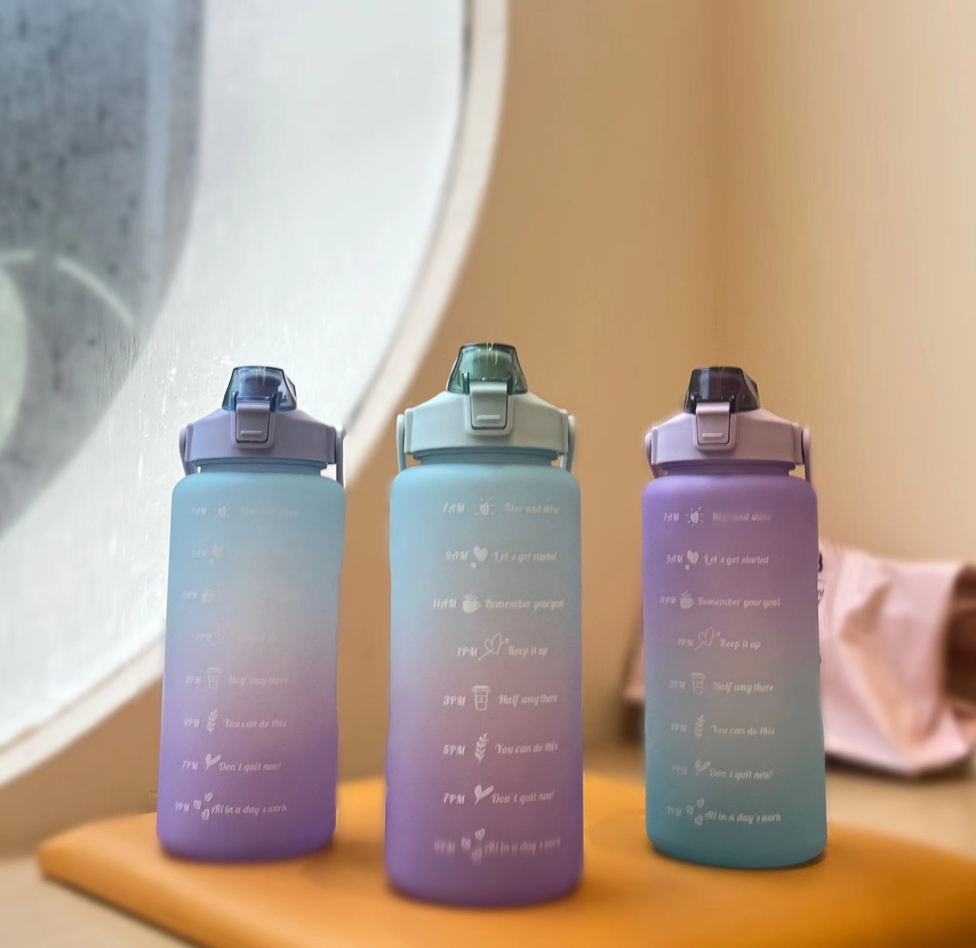 Botella de agua de medio galón con pajilla, botella de agua motivacional de  2 litros, botella de agua de 64 onzas con marcador de tiempo, jarra de