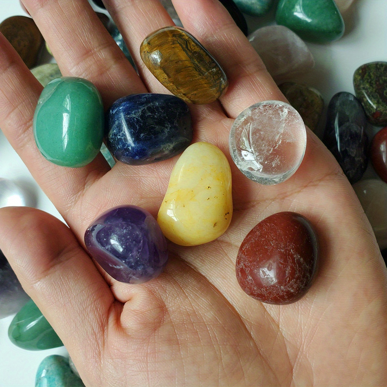 Piedras ásperas naturales con múltiples piedras preciosas de cristal  mineral en bruto Piedra