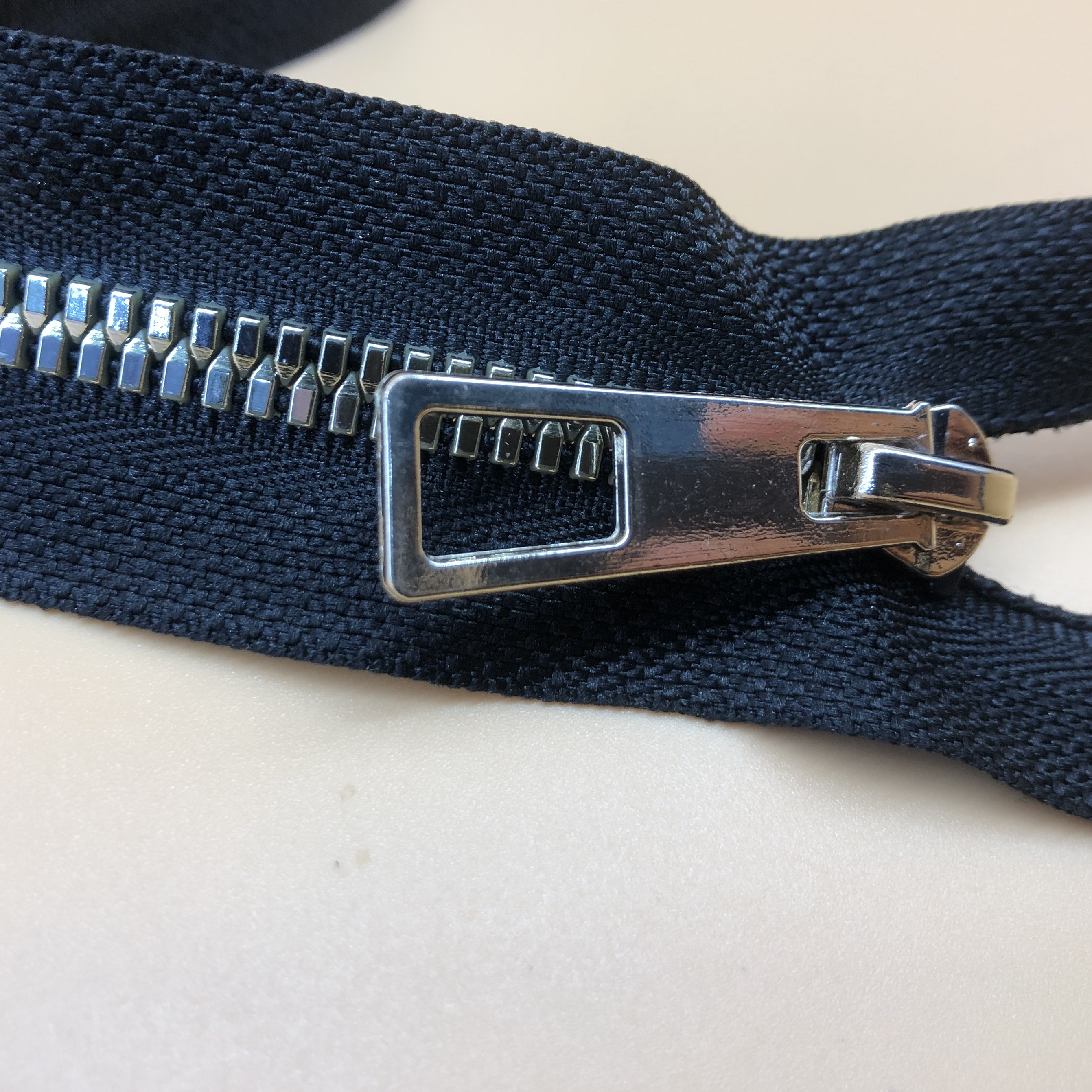joaoxoko Zipper Repair Kit,12Pcs Zipper Pull Replacement for Repairing  Coats,Jackets, Metal Plastic and Nylon Coil Zippers, Luggage,Black Zippers  for