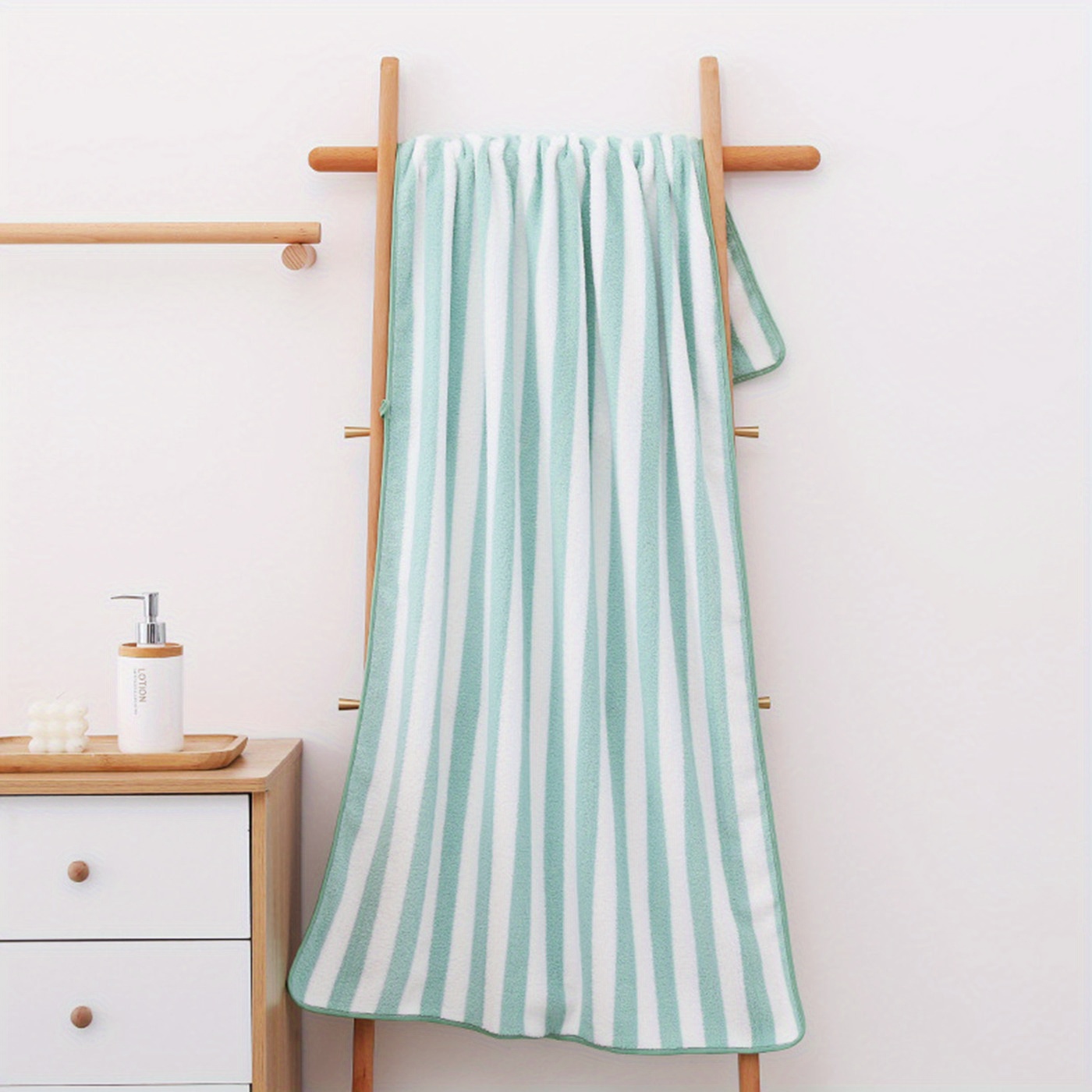 Strip Pattern Bath Towel Absorbent Coral Velvet Towel for Adults