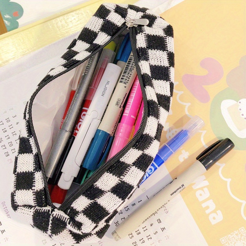 Large Wool Checkerboard Makeup Capacity Pencil Knitting Storage Lattice  Wash Portable Bag - China Fashion Style and Foldable price