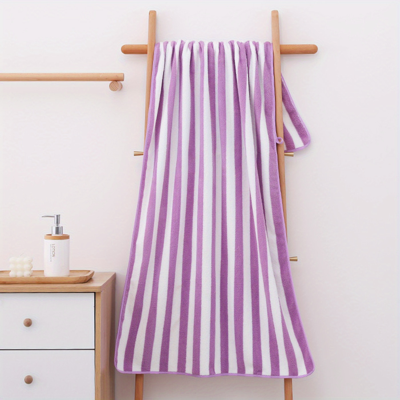 Strip Pattern Bath Towel Absorbent Coral Velvet Towel for Adults