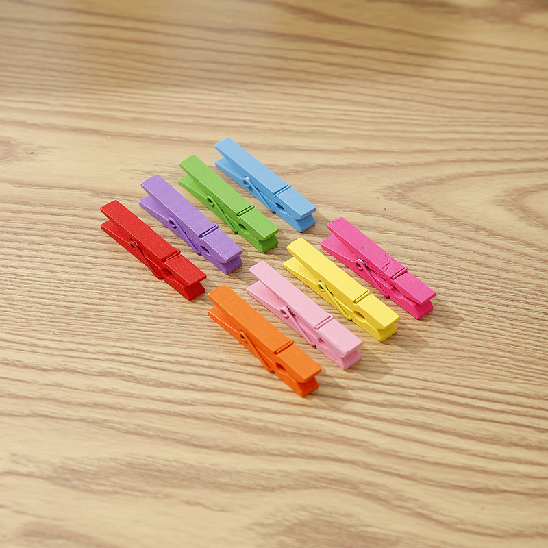 Multi Color Pinzas Ropa Encuentran Una Cesta Plástico Piso Madera:  fotografía de stock © ben44 #574152510