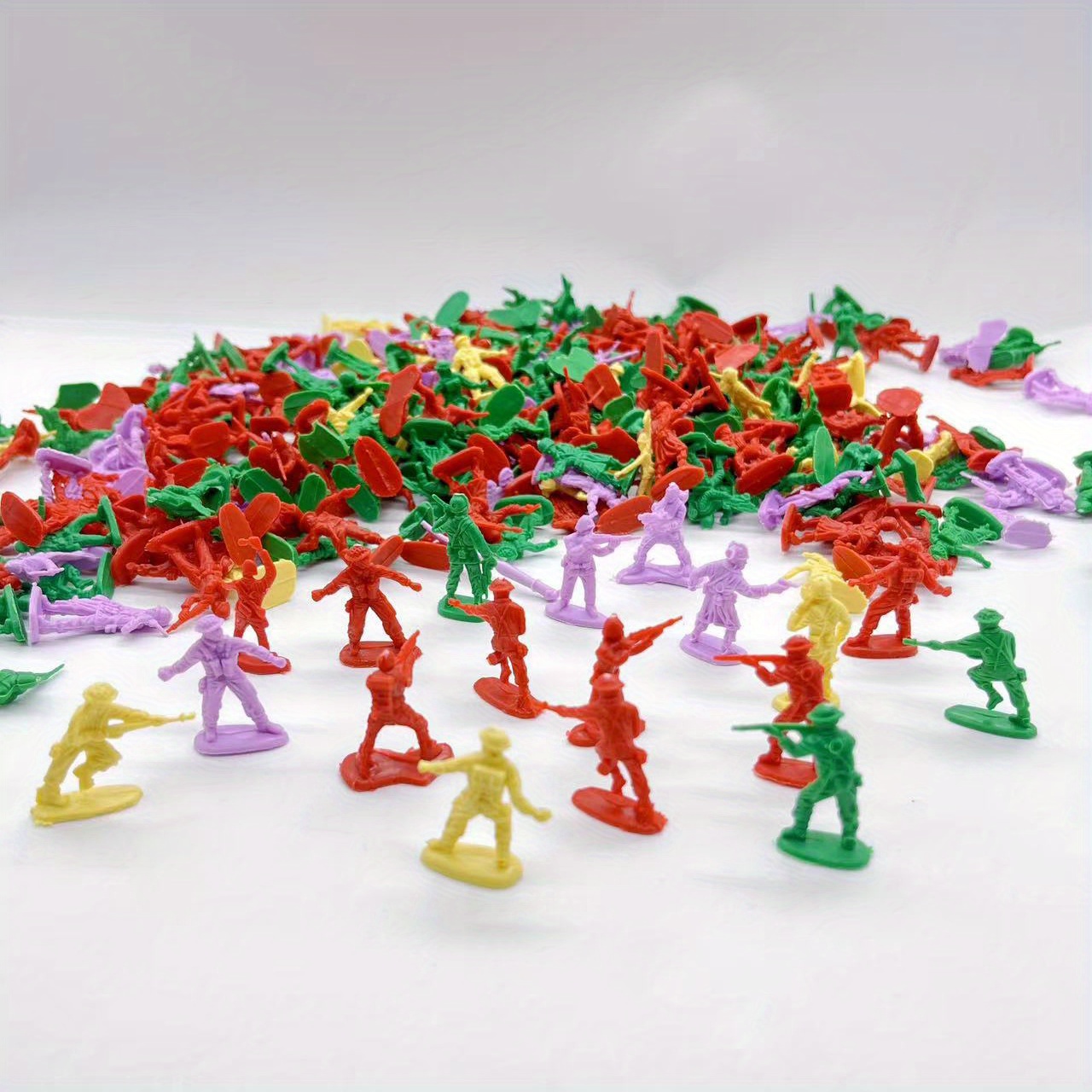 Various Poses Of Toy Soldiers, Random Color Soldiers, Children's Toy