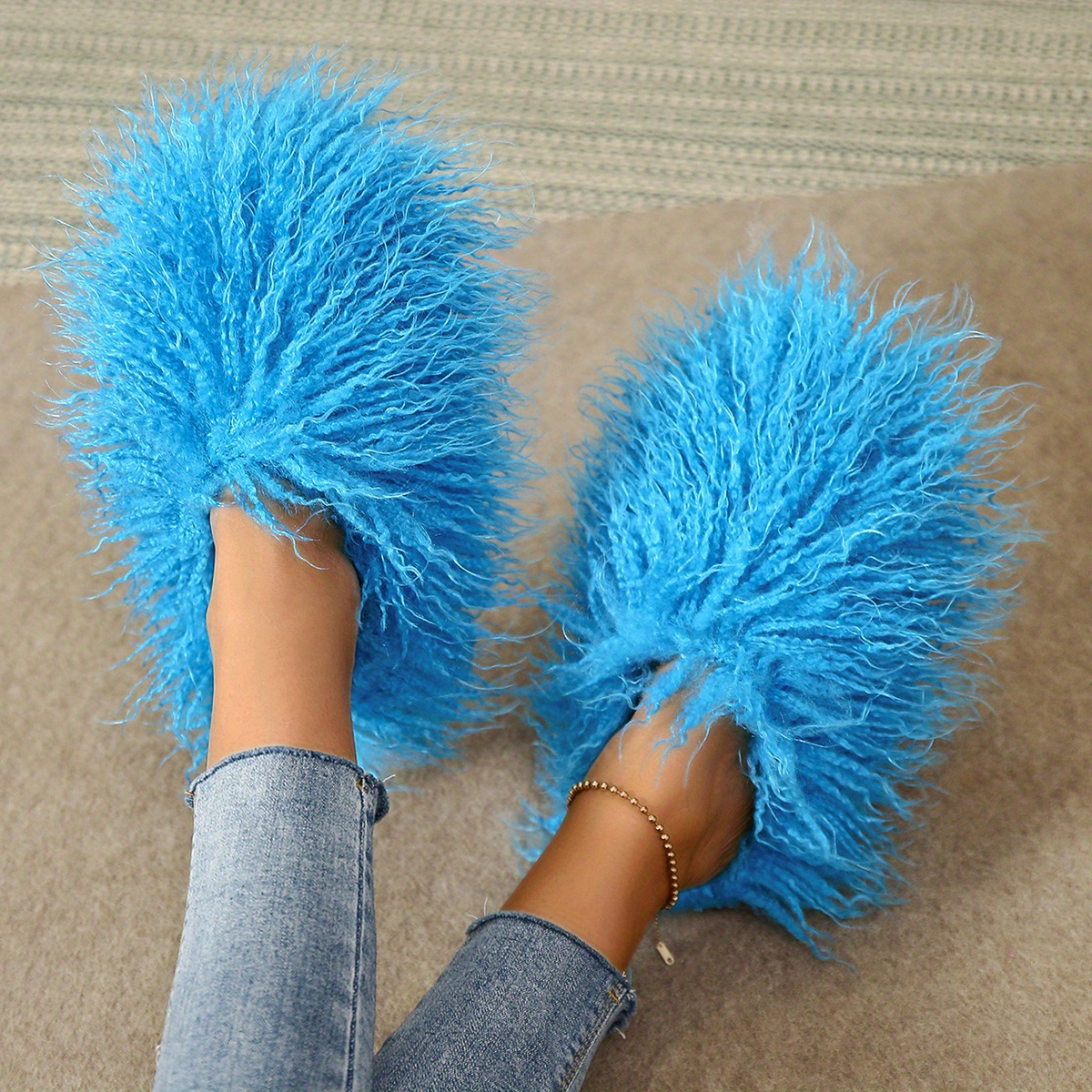 Blue hot sale fluffy slippers