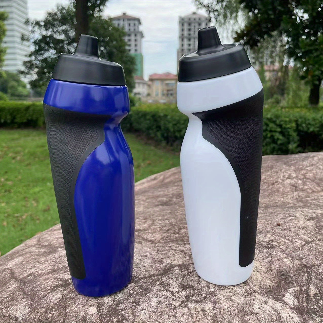 Free Breath garrafa agua 2 litros, [Tritan sin BPA] Botella de agua de  plástico a prueba de fugas de 2L, botella deportiva para bicicleta para  acampar(Ejercito verde) : : Deportes y aire