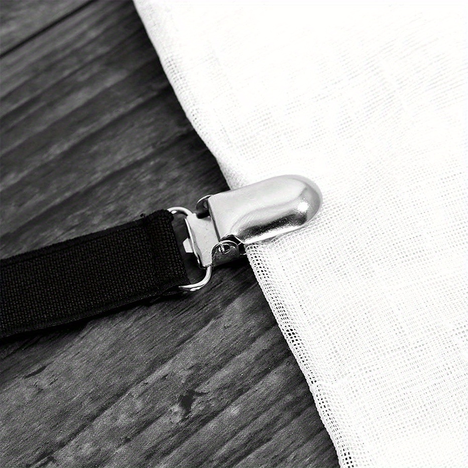 Support de drap de lit  Un bracelet élastique avec attache s'adapte à  toutes les tailles de matelas! Une sangle maintient votre drap serré contre  le matelas. Pas de sangles desserrées, clip