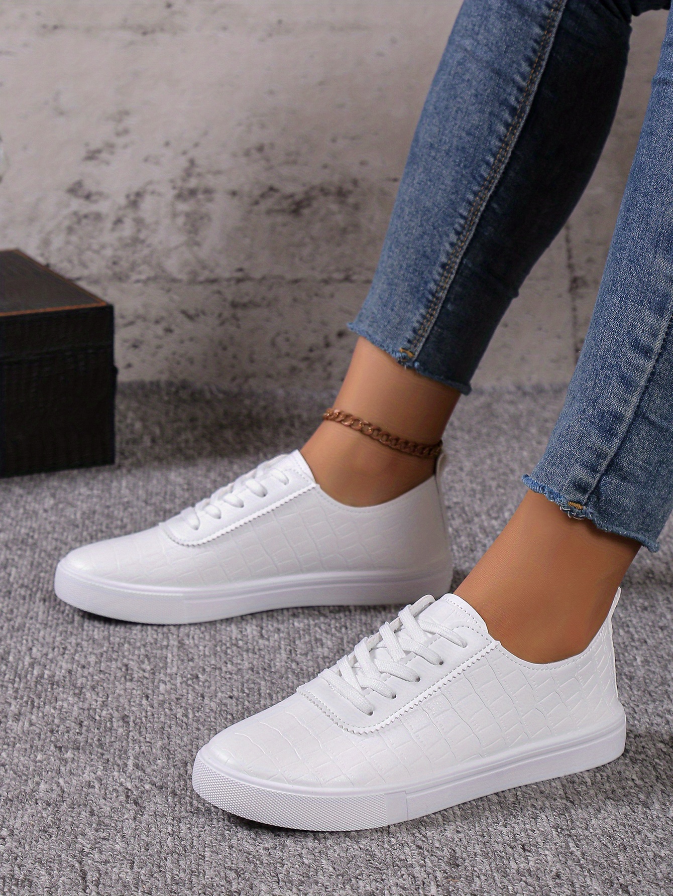Stylish Low-Cut Lace-Up Round-Toe Flat Shoes main image 0