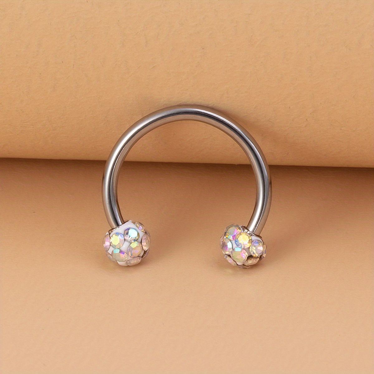 Septum ring with diamond outlet balls